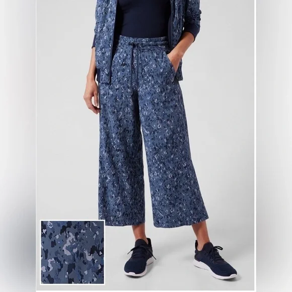 Athleta Avenue Wide Leg Crop Pants in blue print size 10 - Picture 15 of 15